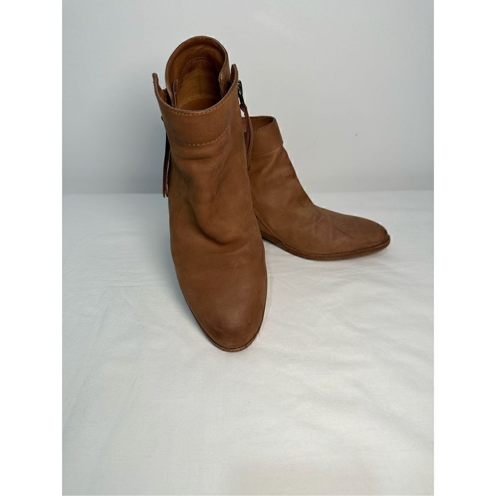 Sam Edelman tan leather zippers on sides ankle boots size 7. S-0330